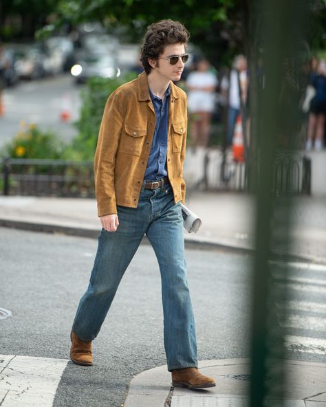 The hit Timothée-Chalamet-as-Bob-Dylan set fits keep coming. The recipe is simple: classic sunglasses, a cool suede trucker jacket, and great boots. Steal his look now at the link in bio. Sunglasses, Steal His Look, Suede Trucker Jacket, Classic Sunglasses, Timothee Chalamet, Bob Dylan, Trucker Jacket, The Recipe, Link In Bio