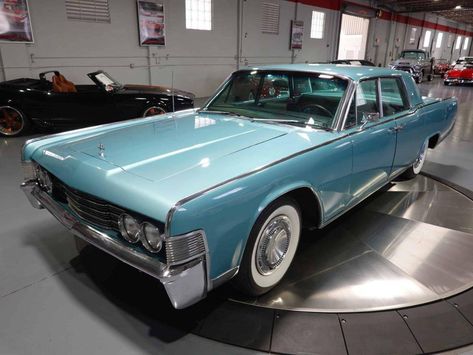 1965 Lincoln Continental for sale #2482701 - Hemmings Motor News 1965 Lincoln Continental, Lincoln Motor Company, Lincoln Motor, Cool Old Cars, Lincoln Cars, Lincoln Mercury, Luxury Sedan, Lincoln Continental, V8 Engine