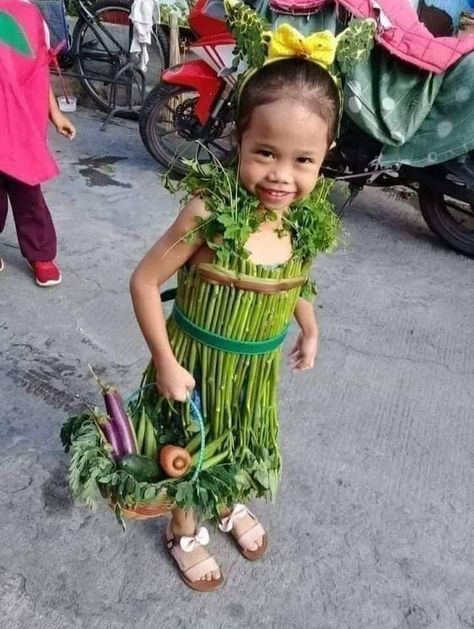 Nutrition Month Costume, Vegetable Dress, Vegetable Costumes, Fall Centerpiece Ideas, Fancy Dress Costumes Kids, Fruit Costumes, Fancy Dress Competition, Competitions For Kids, Flower Costume