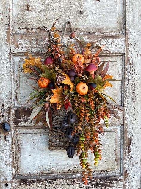 Fall Mason Jar Arrangements, Fall Floral Baskets For Front Door, Fall Basket Wreaths For Front Door, Fall Hanging Basket Ideas, Fall Wall Decor Diy, Thanksgiving Basket, Rustic Front Door Decor, Front Door Basket, Door Baskets