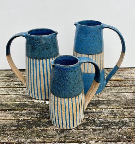 Clay Jug Painting Ideas, Pottery Jugs Ideas, Ceramic Pitchers Ideas Handmade Pottery, Ceramic Water Pitcher, Pottery Painting Jug, Jug Painting Ideas, Ceramic Jugs, Pattern Pottery, Origami Bowl