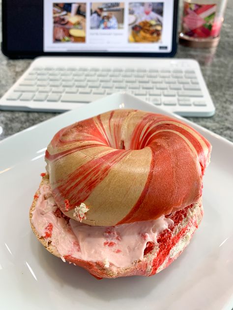 Jersey bagels, rainbow bagel with strawberry cream cheese. Strawberry Bagels, Bagels Aesthetic, Healthy Yogurt Breakfast, Rainbow Bagel, Bagel Store, Rainbow Bagels, Brunch Sandwich, Best Breakfast Sandwich, Cheese Bagels