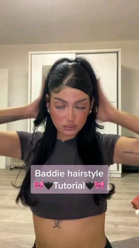 hairstyles hairideas baddiehairstyle Goth Hairstyles, Punk Hairstyles, Latina Hair, Cute Hairstyles For School, Hairstyles Medium Length, Hairstyles For Layered Hair, Women's Hairstyles, Hairdos For Curly Hair, Hair Stylies