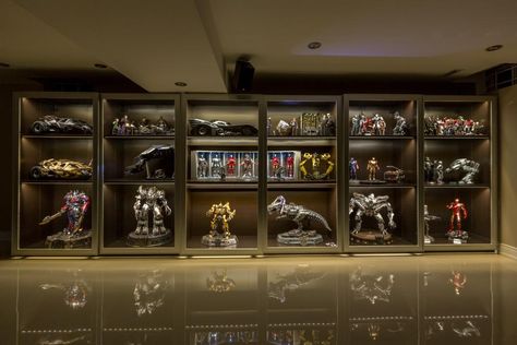 Statue Collection Display, Toy Display Cabinet, Transformers Display, Bearbrick Display, Transformers Room, Star Wars Collection Display, Movie Room Diy, Collectors Room Ideas, Toy Collection Room