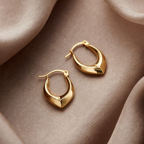 Each pair of these beautiful hoop earrings are made from pure 9ct Yellow Gold. Each hoop features an edged design coming down to a pointed drop. The edged design catches the light and makes these gold creole earrings shine. The perfect gift for yourself or that someone special in your life who deserves a little extra sparkle.Please note that earrings are non-returnable for reasons of hygiene and safety.Made from: These earrings are made from 9ct Yellow Gold. Please note that due to hygiene reaso Posh Totty, Creole Earrings, Everyday Earrings, Jewelry Inspo, Fine Jewellery Earrings, Online Earrings, Summer Jewelry, Everyday Jewelry, Gold Hoop Earrings