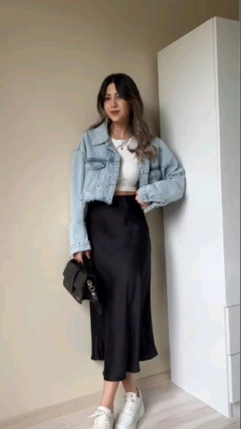 how to wear satin skirt this season best way to wear satin midi skirts best trends #Ideas #Inspo #HomeTrends #Inspiration #Trends #Motivation #CreativeIdeas Long Satin Skirt Outfit Casual, Skirt Satin Outfit, Skirt Modest Outfits, Casual Midi Skirt Outfit, Long Skirt Ootd, Midi Satin Skirt Outfit, Satin Skirt Outfit Casual, Chic College Outfits, Satin Skirt Outfit Classy