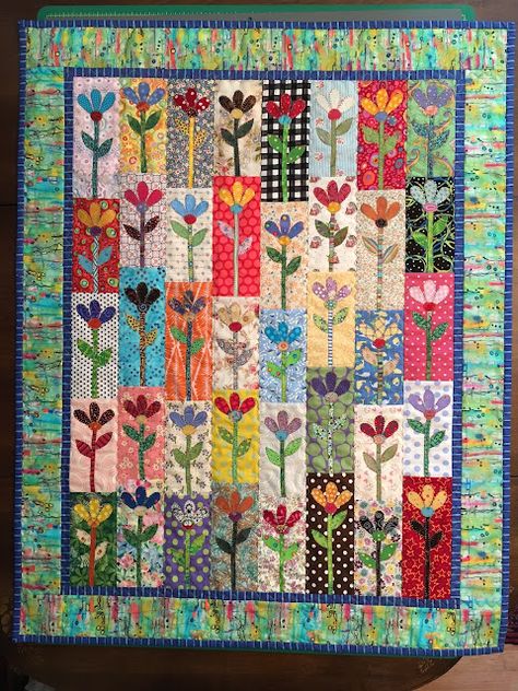 Susan's Quilt Creations: "Tessie" Flower Pattern by Amy McClellan Selling Quilts, Floral Quilt Patterns, Garden Quilts, Country Patterns, Flower Quilt Patterns, Flower Garden Quilt, Appliqué Quilts, 2 Flowers, Spring Quilts