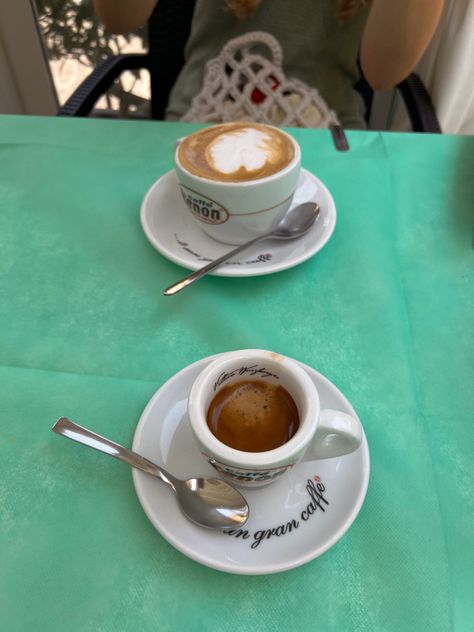 Coffee and espresso in Italy 🇮🇹 Cafe In Italy Aesthetic, Italy Coffee Aesthetic, Espresso Aesthetic Italy, Europe Coffee Aesthetic, Espresso Aesthetic, Whisper Background, Espresso Yourself, Italy Coffee, Coffee Breakfast