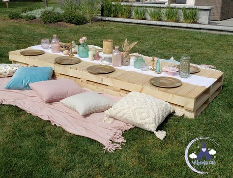 Picnic Pallet Parties – Whimsical Teepees Picnic Pallet, Pallet Party Ideas, Pallet Table Outdoor, Table From Pallets, Pinterest Picnic, Pallet Picnic Tables, Charcuterie Picnic, Pallet Kids, Festival Themed Party