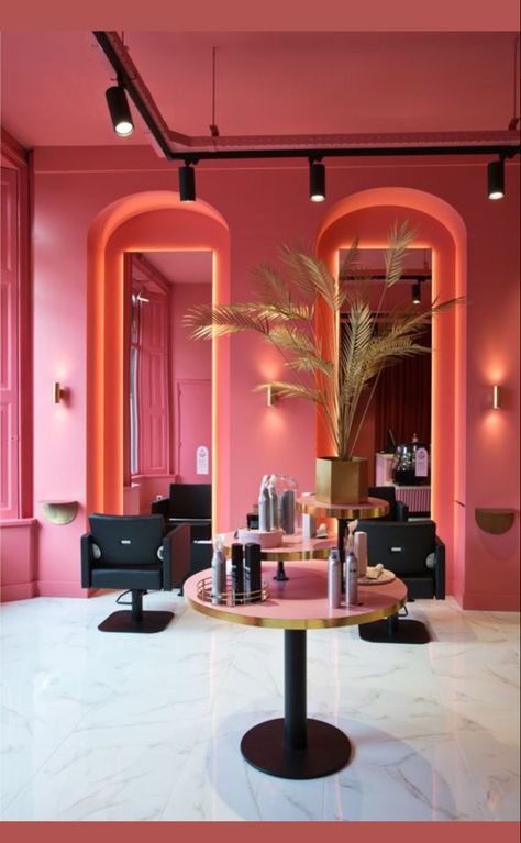 Women Salon Design, Cool Hair Salon Interior Design, Boujee Hair Salon, Salon Studio Decor Luxury, Luxurious Hair Salon, Orange Beauty Salon, Salon Inspo Luxe, Art Deco Hair Salon, Retro Salon Ideas