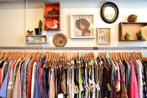 10 Luxury Consignment Stores In The South Consignment Store Layout, Resale Boutique Ideas, Consignment Shop Ideas, Consignment Store Displays, Resale Clothing, Shopping Luxury, Raspberry Beret, Store Design Boutique, Resale Store