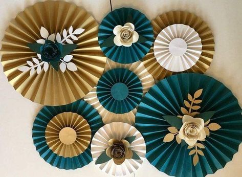 Cake Backdrop, Pinwheel Cake, Photo Backdrop Party, Event Backdrops, Cake Backdrops, Fan Decor, Paper Fan Decorations, Paper Rosettes, Stage Decor