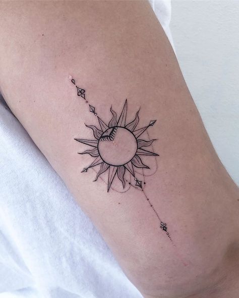 There are countless sun tattoo designs from the simple circle surrounded by lines (as we were taught to draw when we were young) or more complicated depictions like an overlapping sun and moon with faces. Tattoo Sonne, Sun Tattoo Designs, Stars Tattoo, Tato Henna, Moon Tattoo Designs, Sun Tattoos, Forearm Tattoo Women, Delicate Tattoo, Sun Tattoo