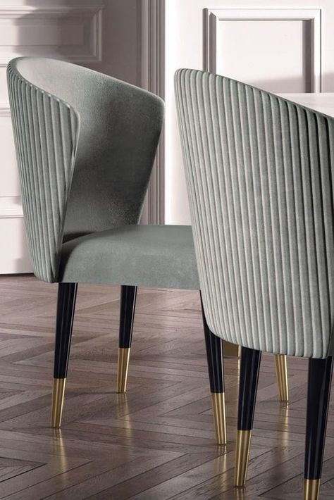 Modern Dining Chairs are every bit as important as your luxury dining table, so we reckon it’s about time we pay them the attention they deserve. Small Kitchens, Furnitur Ruang Keluarga, Luxury Dining Tables, Luxury Dining Table, Luxury Dining Chair, Luxury Chairs, Table Bedroom, Dinner Guests, Luxury Dining Room