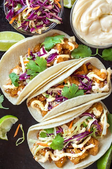 These General Tso's chicken tacos are a delicious and fun Asian fusion recipe with a south-of-the-border kick! | thecozyapron.com #generaltsoschicken #generaltsoschickentacos #chickentacos #asiantacos #fusiontacos Asian Wraps, General Tao Chicken, Asian Tacos, Fusion Tacos, Mexican Fusion, Asian Fusion Recipes, General Tso's Chicken, Tofu Tacos, Tso Chicken