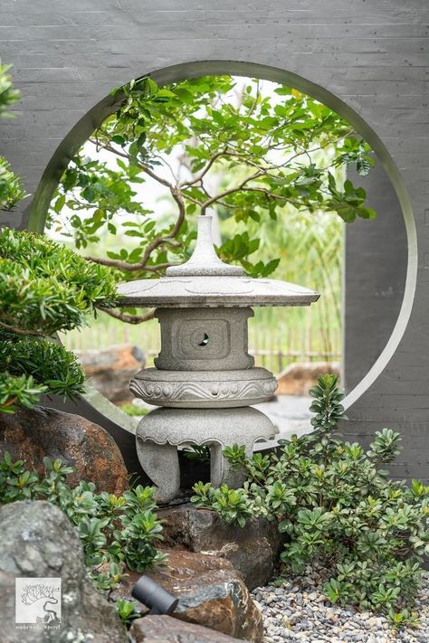 Yin Yang Garden, Garden Design Simple, Japanese Garden Backyard, Vintage Decorating Ideas, Japanese Garden Style, Garden Fairy Costume, Modern Japanese Garden, Dream Garden Backyards, Pool Bed