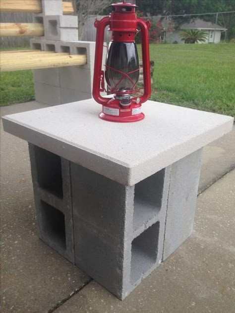 DIY Garden Benches and Tables Made with Cinder Blocks Decorative Cinder Blocks, Cinder Block Projects, Cinder Blocks Diy, Cinder Block Ideas, Cinder Block Furniture, Block Furniture, Cinder Block Bench, Garden Bench Diy, Cinder Block Garden