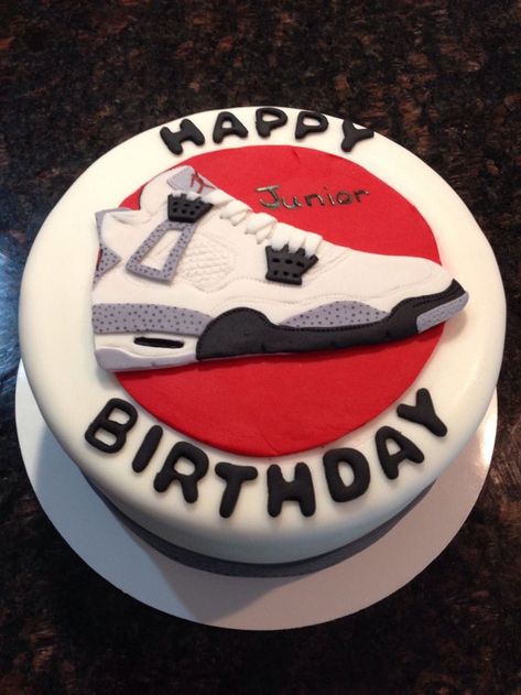 Shoe Themed Cake, Nike Cake Ideas Birthdays, Jordan Cake Ideas, Air Jordan Shoe Cake, Sneaker Cake Ideas, Jordan Birthday Cake, Air Jordan Cake, Michael Jordan Cake, Nike Cake