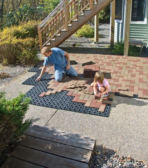 Pavers In Backyard, Patio Resurfacing Ideas, Diy Concrete Pavers, Pavers Over Concrete, Diy Patio Table, Diy Patio Pavers, Patio Pavers Design, Concrete Patios, Stone Patio