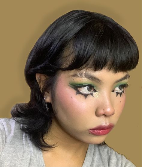 Goth Makeup For Green Eyes, British Punk Makeup, P1harmony Makeup Looks, Spikey Makeup, Buttercup Inspired Makeup, Punk Make Up 80s, Colorful Punk Makeup, Easy Punk Makeup, Green Makeup Goth