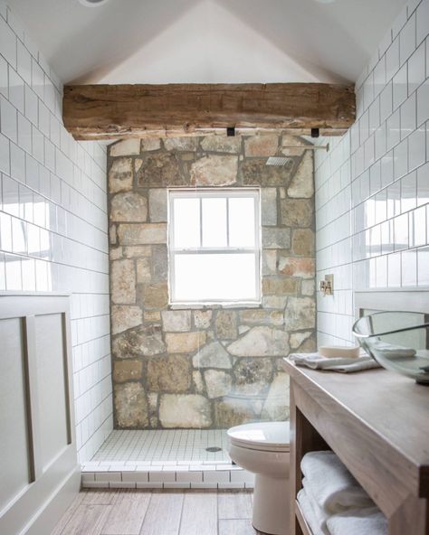 Interior Design | Home Decor on Instagram: “All about the textures! . . . #modernrustic #modernrusticdecor #modernrusticdesign #rusticmodern #rusticbathroom #rockwall #beams…” Stile Joanna Gaines, Joanna Gaines Bathroom, Fixer Upper Bathroom, Cabin Bathrooms, Stone Bathroom, Farmhouse Master, Antique Tiles, Green Room, Flipping Houses