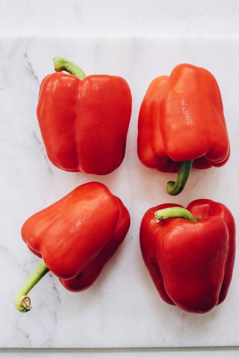 How To Make Roasted Red Peppers! An easy, step-by-step guide! #minimalistbaker #recipe #plantbased #glutenfree #peppers #roasted Healthy Pepper Steak Recipe, Sliced Bell Pepper, Easy Stuffed Bell Peppers, Classic Stuffed Peppers, 5 Day Meal Plan, Pepper Steak Recipe, Winter Foods, Stuffed Peppers Healthy, Red Bell Peppers