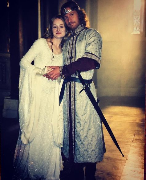 From Miranda Otto’s Instagram: Eowyn’s wedding dress. Too bad they didn’t include this in the movie! Eowyn And Faramir, David Wenham, Miranda Otto, Lotr Cast, Medieval Costumes, Lotr Funny, Into The West, The Two Towers, Roman Holiday