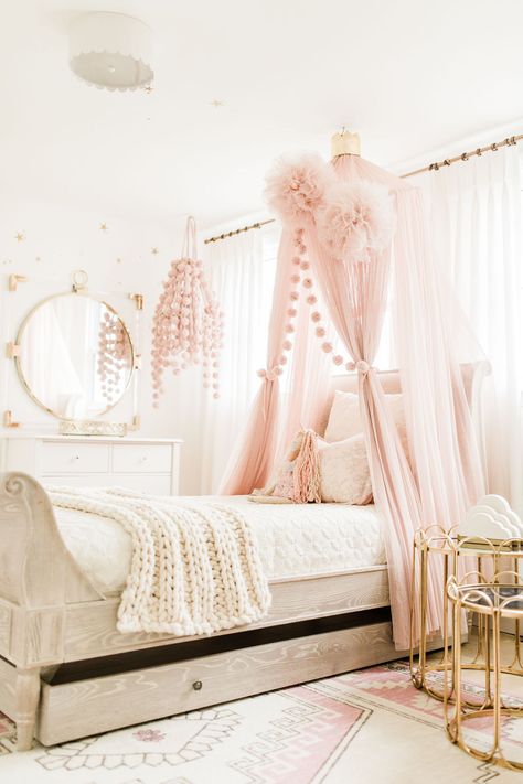 Juliette's Champagne and Gold Bedroom Reveal - The Leslie Style Big Girl Bedrooms, Daughter Bedroom, Gold Bedroom, Princess Room, Old Room, Toddler Bedrooms, Daughters Room, Big Girl Rooms, Kids Room Design