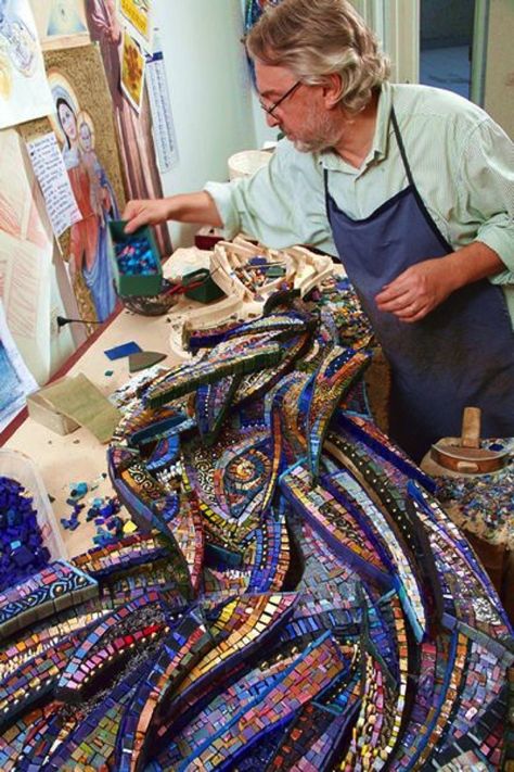 Giulio Menossi’s Dynamic Mosaics That Tell Stories | Mosaics Lab - contemporary mosaic art, custom mosaic artwork, & mosaic tiles Mosaic Panels, Small Mosaic, L'art Du Vitrail, Mosaic Madness, Mosaic Art Projects, Mosaic Stained, Custom Mosaic, Mosaic Artwork, Mosaic Garden