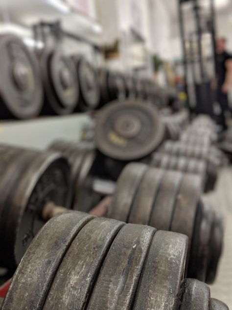 Free weights at Al's old school gym Old Gym Aesthetic, Old School Gym Aesthetic, Old School Gym, Weightlifting Aesthetic, Fitness Wallpaper Iphone, Iron Gym, Gym Photography, Gym Photoshoot, Fitness Flyer