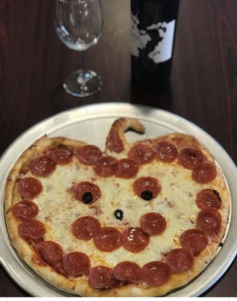 Halloween Shaped Pizza, Spooky Season Food, Halloween Pizza Shapes, Pizza Shape Ideas, Cute Pizzas, Pumpkin Shaped Pizza, Animal Pizza, Halloween Pizza Ideas, Halloween Pizzas