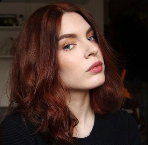 Dark Ginger Hair, Red Hair Inspo, Hair Color Burgundy, Ginger Hair Color, Hair Color Auburn, Beautiful Red Hair, Burgundy Hair, Hair Color And Cut, Auburn Hair