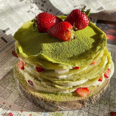 Matcha Souffle, Strawberry Crepe Cake, Mille Crepe Cake, Matcha Baking, Matcha Strawberry, Strawberry Crepe, Protein Pancakes Recipes, Strawberry Matcha, Crepe Batter