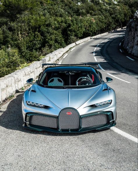 Bugatti Pur Sport “Green Rhapsody” painted in Argent Silver and exposed Green carbon fiber w/ Green carbon fiber wheels Photo taken by: @qcpmonaco on Instagram Owned by: @adrian.sutil on Instagram Expensive Car Brands, Tmax Yamaha, Luxury Supercars, F12 Tdf, Hyper Cars, Koenigsegg Agera, Aesthetic Cool, Armored Truck, Car Organization