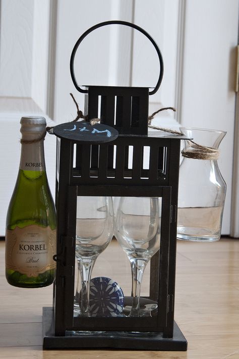 Great Housewarming Gift...Lantern from ikea, small wine glasses and decanter from pier one. Housewarming Gift Baskets, Lantern Gift, Raffle Baskets, Wine Baskets, Cadeau Diy, Closing Gifts, Great Housewarming Gifts, 30 Gifts, Hostess Gifts