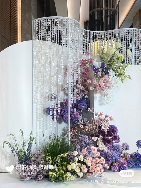 Backyard Wedding Decorations, Flower Arrangement Designs, Wedding Backdrop Design, Beautiful Wedding Decorations, Wedding Backdrop Decorations, Stage Decoration, Modern Flower Arrangements, Event Backdrop, Wedding Decor Style