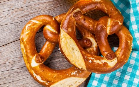 Get cooking with another tasty recipe from a local chef. Putting your own twist on pretzels https://observerxtra.com/2017/03/30/putting-twist-pretzels/?utm_campaign=coschedule&utm_source=pinterest&utm_medium=OBSERVERXTRA&utm_content=Putting%20your%20own%20twist%20on%20pretzels Pretzel Recipe Bread Machine, Easy Pretzels, Make Pretzels, Pizza Pretzel, Pretzel Bread, Bread Machine Recipe, Pretzel Dough, Pretzel Recipe, Bread Maker Machine