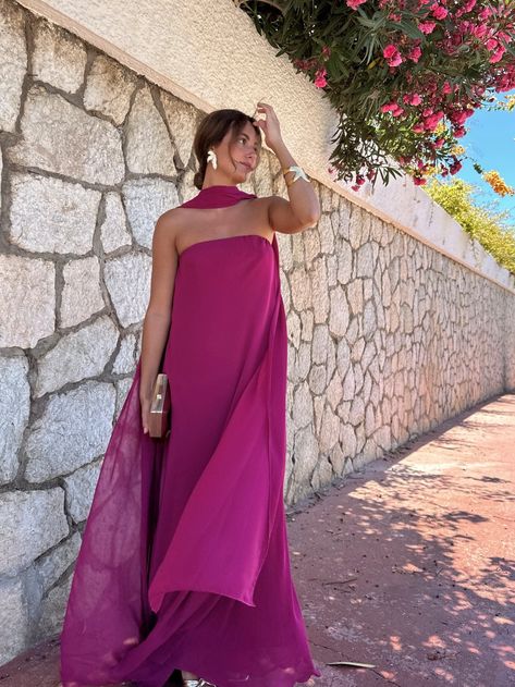 Gala Dresses Aesthetic, Strapless Dress With Shawl, Colorful Formal Dress, Strapless Dress Styling, Elegant Flowy Dress, Wedding Summer Dress Guest, Strapless Dress With Scarf, Dress With Shawl Wedding Guest, Resort Formal Attire Women