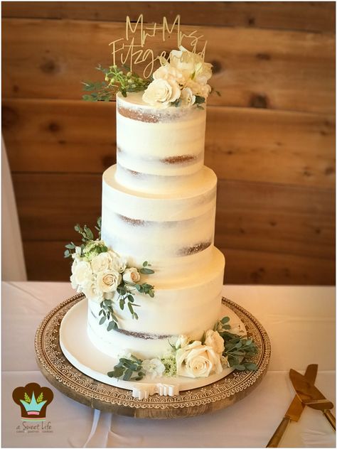 4 Tier Wedding Cake Rustic, Farmhouse Wedding Cakes, Sage And Cream Wedding Cake, Rustic Sage Green Wedding Cake, Nude Cake Mariage, Cake For 80 People, Wedding Cake Naked Rustic, Naked Cakes Wedding, 3 Tier Naked Wedding Cake