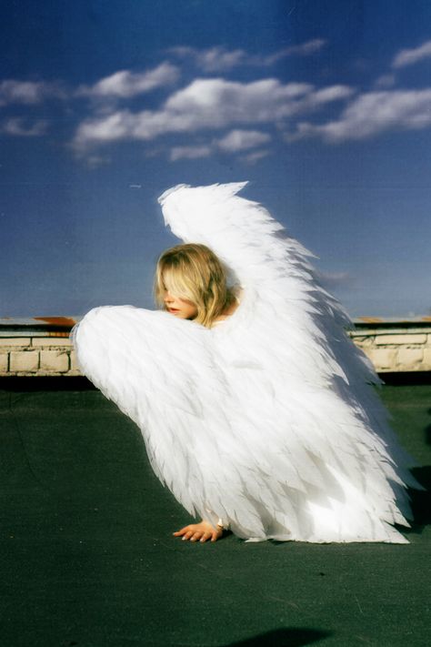 Angel Editorial Fashion Photography, Angel Wings Photoshoot Ideas, Angel Aesthetic Photoshoot, Cherub Photoshoot, Angel Wing Photoshoot, Wings Concept Photos, Angel Photoshoot Ideas, Fallen Angel Photoshoot, Angelic Photoshoot