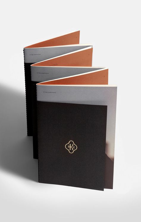 Luxury Book Packaging, Beautiful Brochure Design, Sophisticated Brochure Design, Brochure Packaging, Black Brochure, Paper Layering, Elegant Brochures, Mises En Page Design Graphique, Luxury Brochure