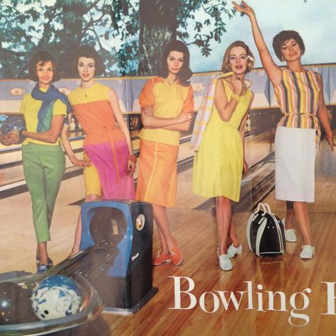 Vintage bowling style. #fun Retro Bowling Outfit, 50s Bowling Outfit, Vintage Bowling Outfit, Bowling Alley Outfit, Bowling Night, Eighties Style, Bowling Outfit, Bowling Birthday Party, Vintage Bowling