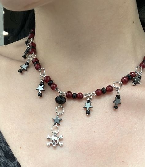 Emo Beaded Necklace, Alt Beaded Necklace, Dark Jewelry Gothic, Bead Wire Necklace, Goth Beaded Necklace, Handmade Necklace Ideas, Choker Diy, Red Choker Necklace, Colar Chocker