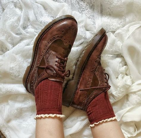 Cottage Core Shoes, Academia Outfits, Cottagecore Outfits, Lily Evans, Brown Shoes, Look Vintage, Pretty Shoes, Dream Clothes, Cottage Core