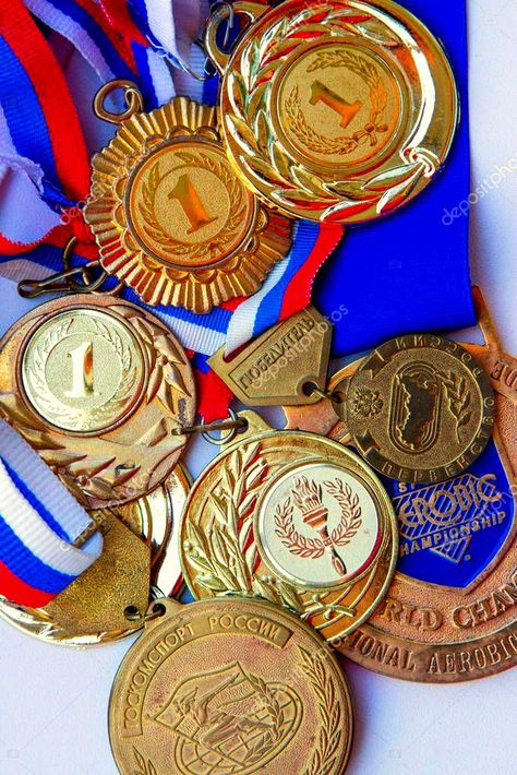 Running Medals, Sports Medals, Sports Photo, Career Vision Board, Vision Board Photos, Olympic Gold Medals, Pencak Silat, Olympic Athletes, Vision Board Inspiration