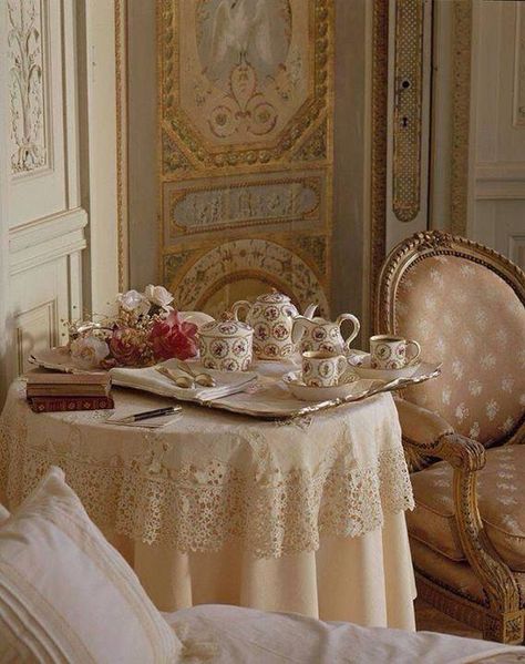 Victorian Tea Room, Victorian Tea Party, Royal Core, Spa Interior, Victorian Women, Princess Aesthetic, Lady Grey, Cups And Saucers, Light Academia