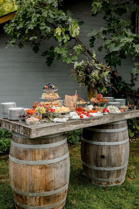 Unique Wedding Food, Wine Barrel Table, Romantic Wine, Cottagecore Wedding, Barrel Decor, Deco Champetre, Barrel Table, Napa Wedding, Wine Country Wedding