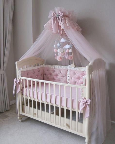 Emotional Development | Bored Panda Baby Crib Ideas, Girls Single Bed, Box Bayi, Baby Room Decorations, Crib Ideas, Baby Crib Diy, Baby Beds, Cozy Baby Room, Diy Kids Room Decor