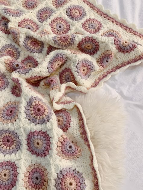 Sophisticated Crochet, Crochet Blanket Designs, Mode Crochet, Blanket Patterns, Crochet Inspiration, Diy Crochet Projects, Crochet Stitch, Blanket Designs, Free Crochet Patterns