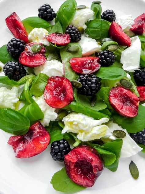 Cherry caprese salad with blackberries - Throughthefibrofog Low Histamine Lunch, Cherry Salad, Buffet Style Dinner, Cherries Salad, Aphrodisiac Foods, Fibro Fog, Low Histamine Diet, Mozzarella Salad, Low Histamine